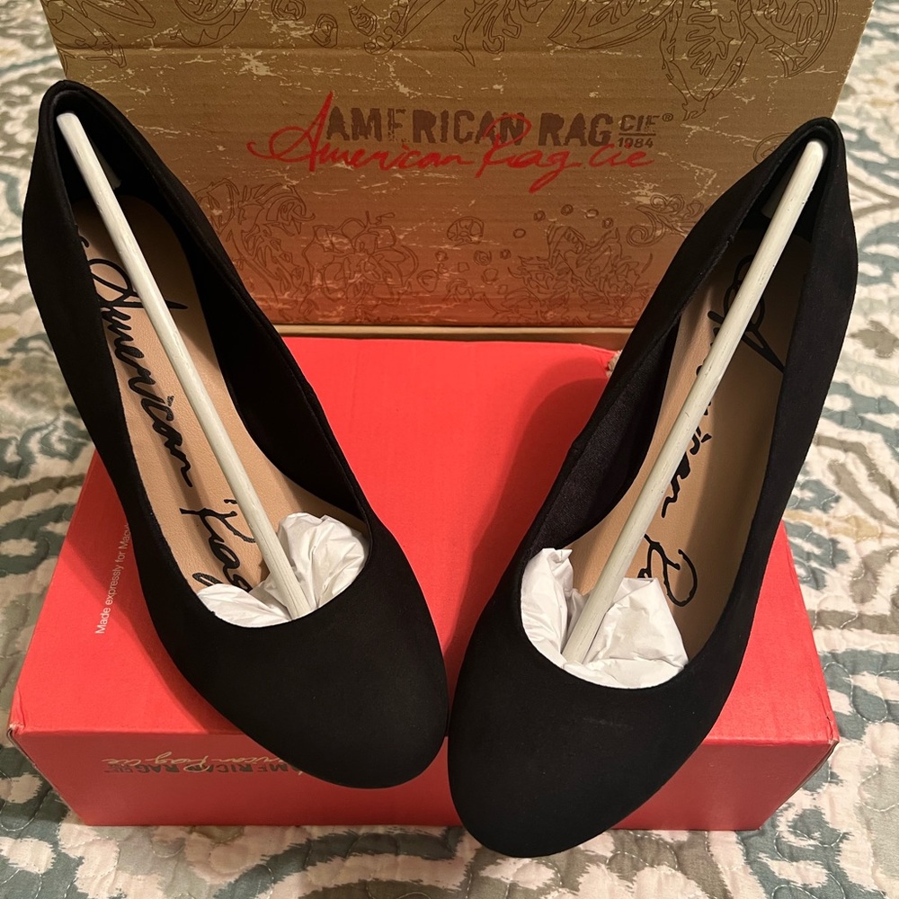 Brand new, never worn!  Black round toe heels suede like material.